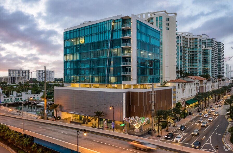 More Photos Of 16690 Collins Ave, Sunny Isles Beach Office For Lease