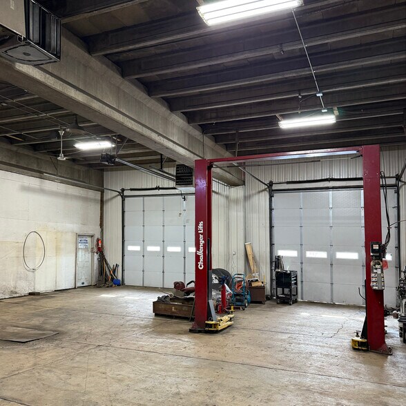 More Photos Of 104 11th St NE, Austin Warehouse For Lease