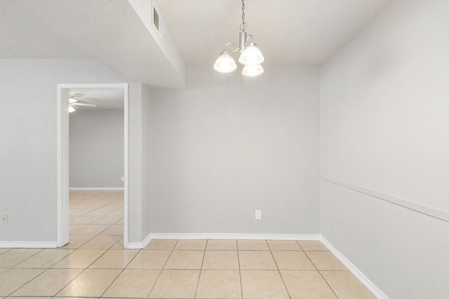 More Photos Of 2451 Lake Rd, Huntsville Apartments For Sale