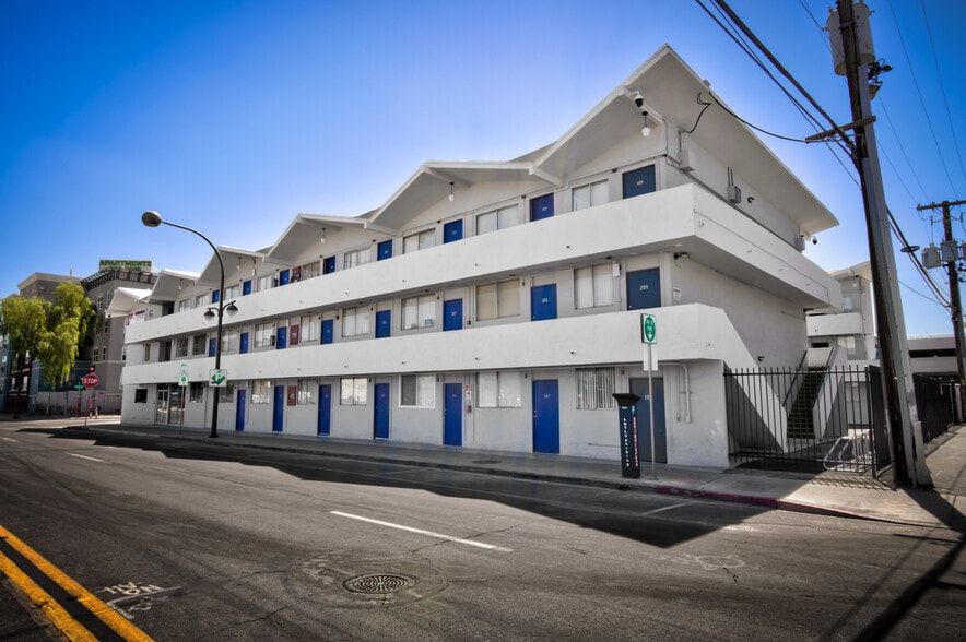 More Photos Of 200 S 8th St, Las Vegas Apartments For Sale