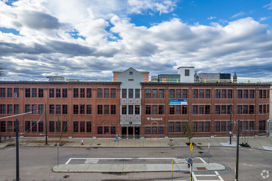 More Photos Of 9 Galen St, Watertown Office For Lease