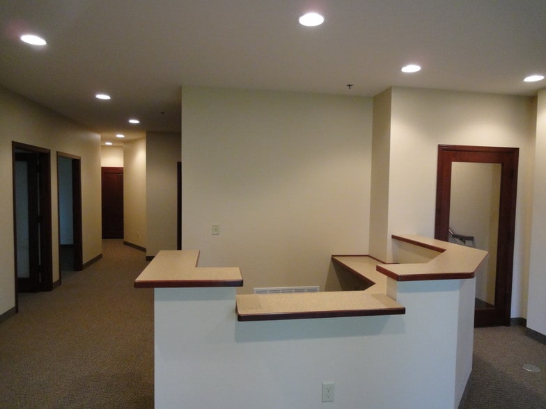 More Photos Of 16200-16204 Highway 7, Minnetonka Office For Lease