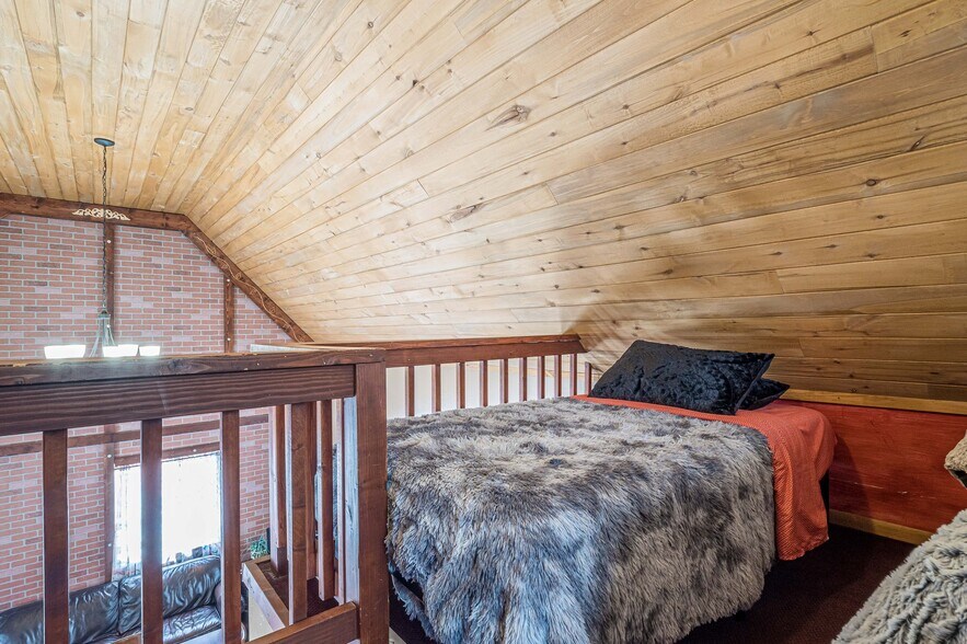 More Photos Of 21221 Baron Lake Dr, Cedaredge Hotel For Sale