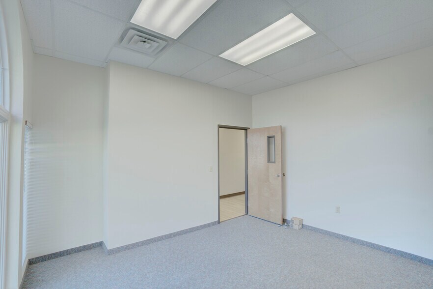 More Photos Of 2099 N Collins Blvd, Richardson Office For Lease