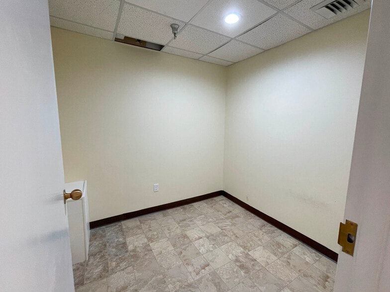 More Photos Of 120 Sister Pierre Dr, Towson Medical For Sale