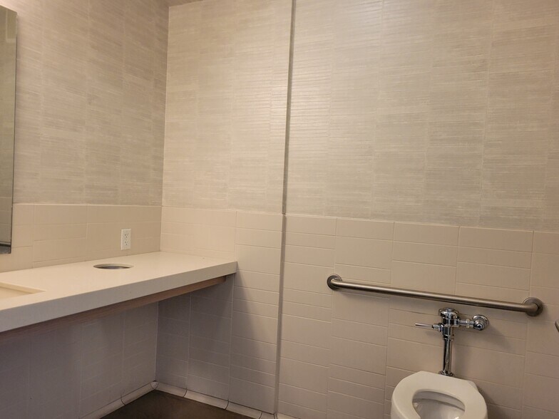 More Photos Of 1919 Mount Diablo Blvd, Walnut Creek Freestanding For Lease