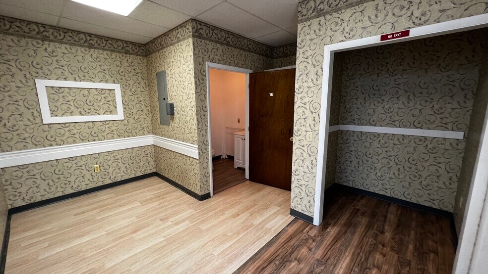 More Photos Of 25 S Broad St, Nazareth Medical For Lease