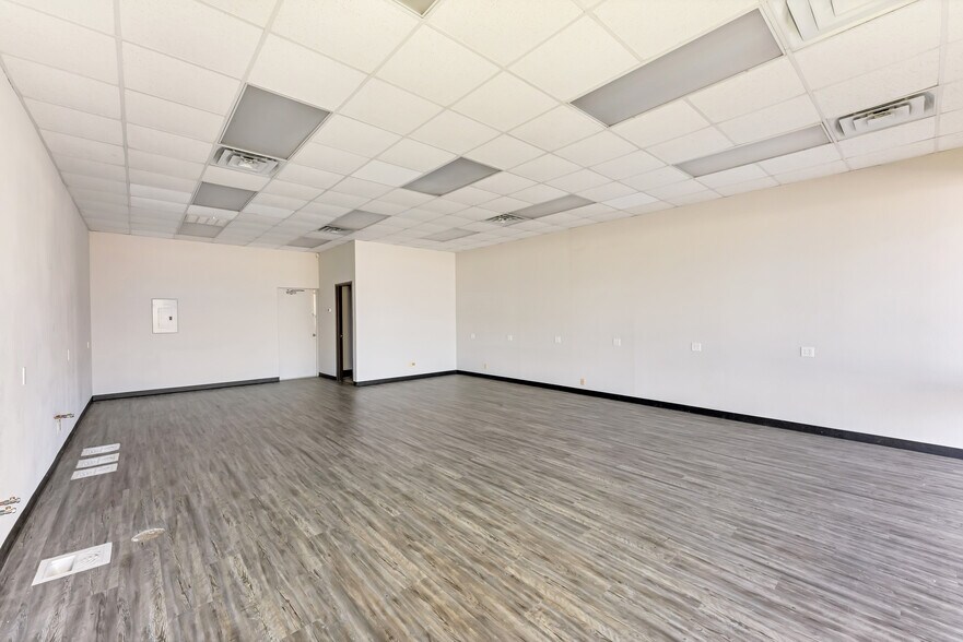 More Photos Of 300-331 Aaron Ave, Arlington Warehouse For Lease