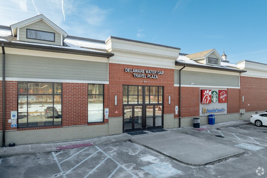 More Photos Of 17-19 Simpson Rd, Columbia Service Station For Lease