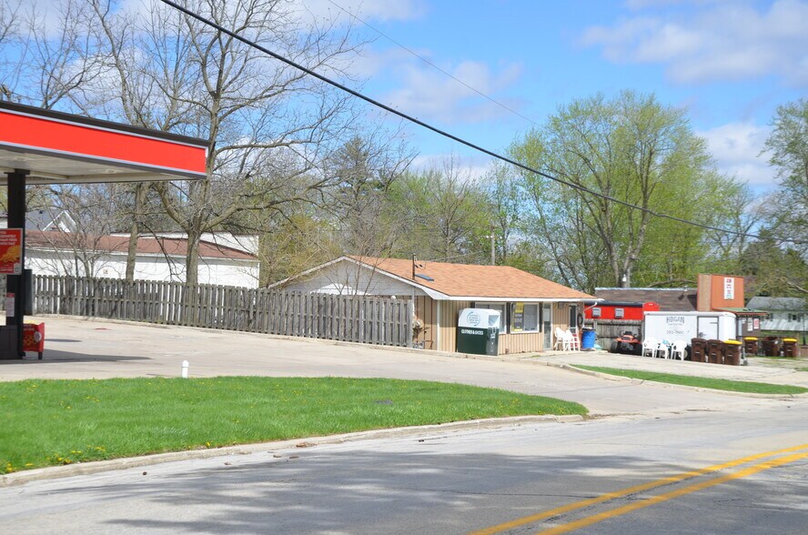 More Photos Of 216 Chicago Rd, Paw Paw Storefront For Sale