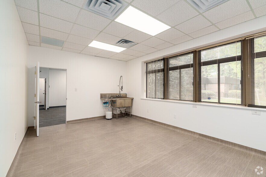 More Photos Of 8200 Flourtown Ave, Wyndmoor Medical For Sale