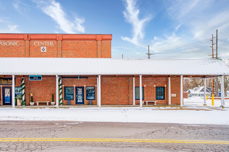 More Photos Of 315 W North St, Brighton Medical For Lease