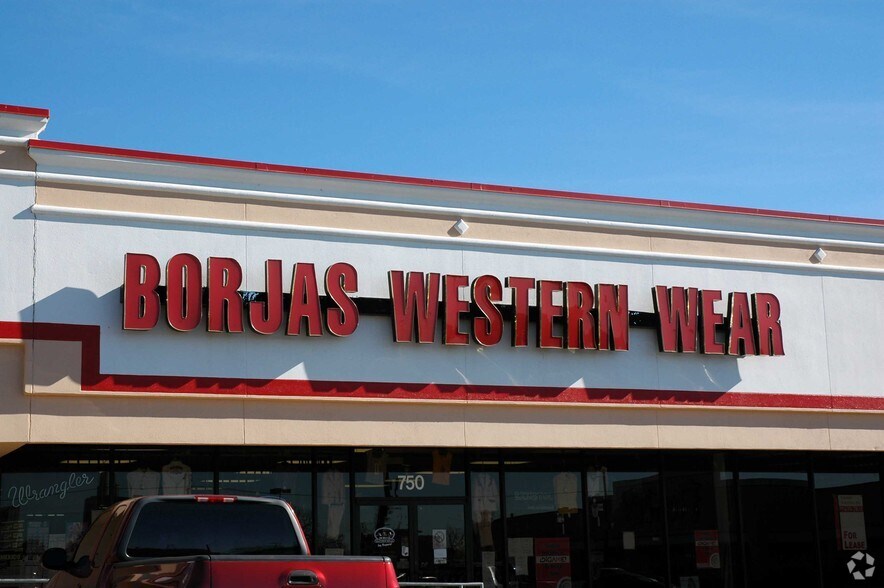 More Photos Of 5334 Ross Ave, Dallas General Retail For Lease