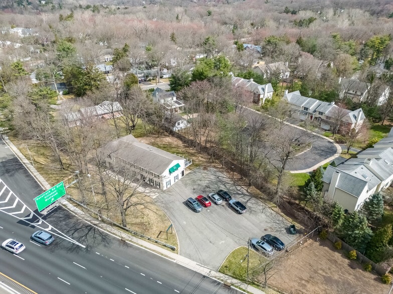 More Photos Of 584 State Rt 17, Ridgewood Office Residential For Lease