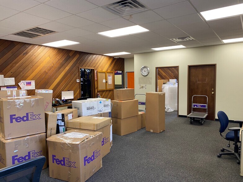 More Photos Of 1155 S Gloster St, Tupelo Flex For Sale