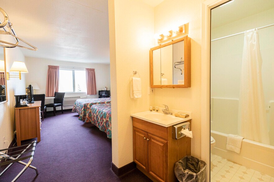 More Photos Of 605 4th Ave, Fort Garland Hotel For Sale