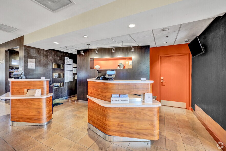 More Photos Of 9190 Gulf Fwy, Houston Hospitality For Sale
