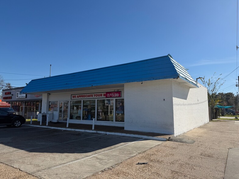 More Photos Of 204 E Little York Rd, Houston Service Station For Sale