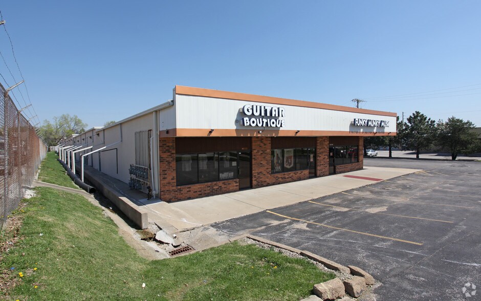 More Photos Of 12674-12710 Shawnee Mission Pky, Shawnee Unknown For Lease