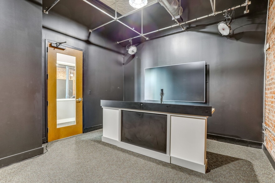 More Photos Of 115 N Main St, Mansfield Health Club For Lease