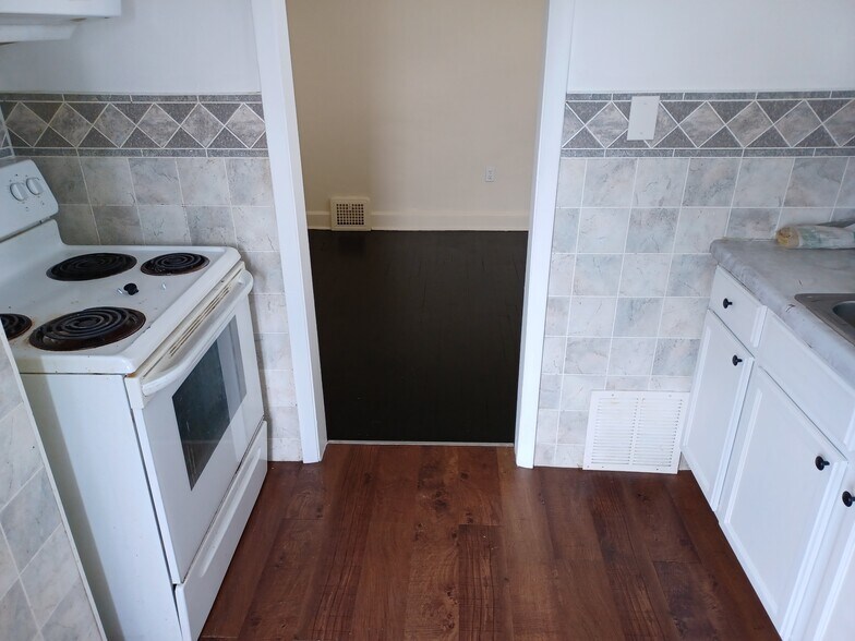 More Photos Of , Bedford Specialty For Sale