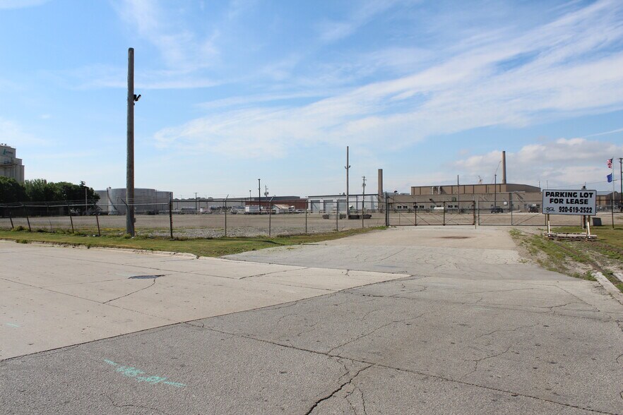 More Photos Of State and 9th St, Green Bay Land For Lease