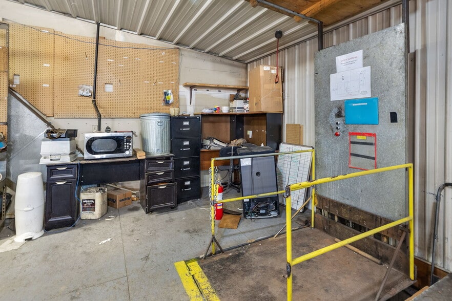 More Photos Of 8796 S US Highway 231, Brookston Specialty For Sale