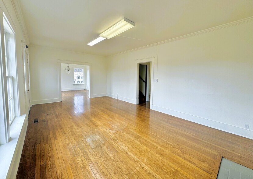 More Photos Of 106 E Cedar St, Goodlettsville Office Residential For Sale