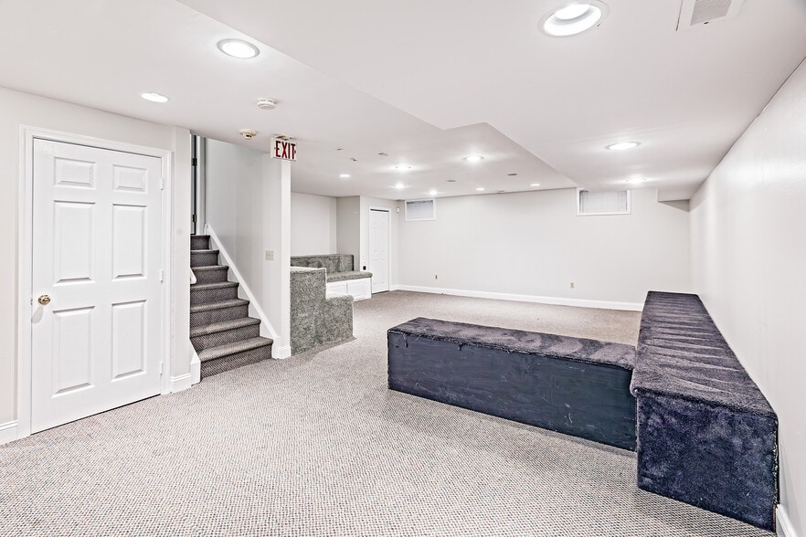 More Photos Of 5201-5215 W Woodmill Dr, Wilmington Medical For Sale