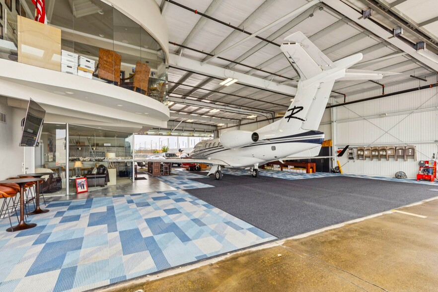 More Photos Of 15809 Addison Rd, Addison Airplane Hangar For Sale