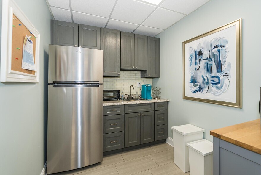 More Photos Of 10 W Hanover Ave, Randolph Office For Sale