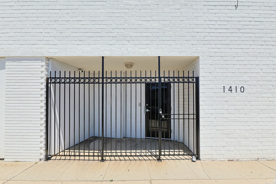 More Photos Of 1410 S Centinela Ave, Los Angeles Storefront Retail Office For Lease