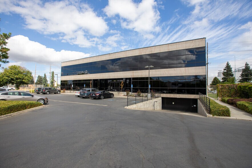 More Photos Of 1552 Coffee Rd, Modesto Medical For Lease