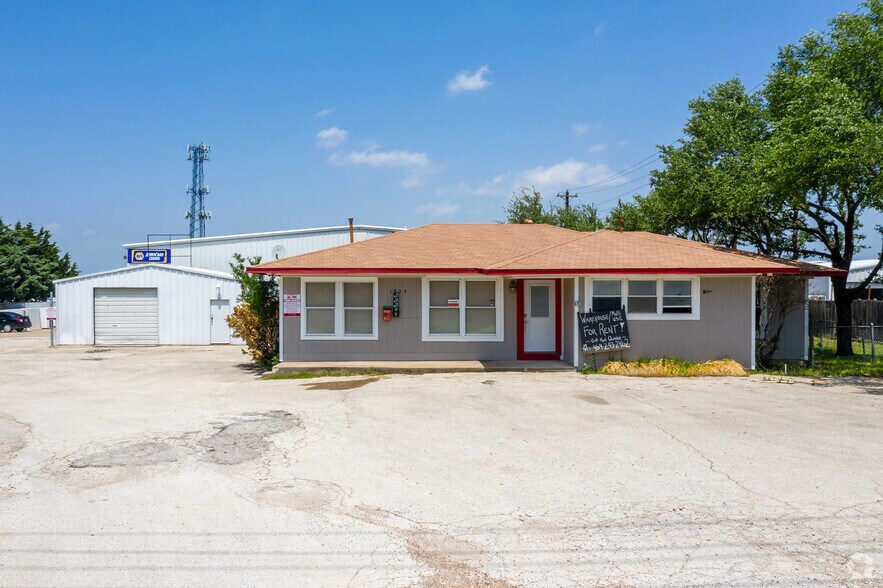 More Photos Of 1927 Witt Rd, Frisco Light Manufacturing For Sale