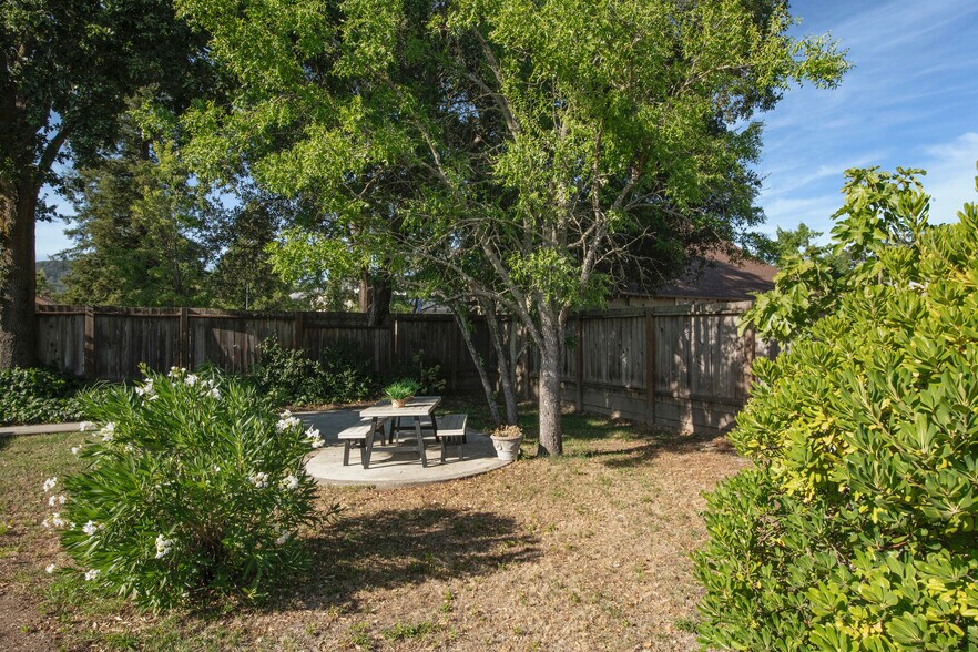 More Photos Of 596 1st St W, Sonoma Office For Lease