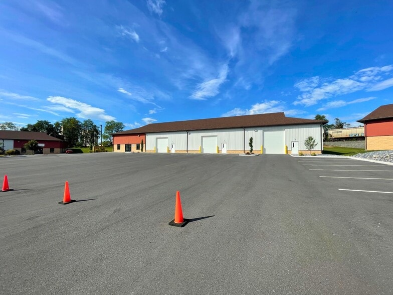 More Photos Of 975 Sawtooth Oak Cir, Harrisonburg Warehouse For Lease