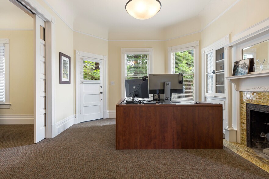 More Photos Of 531 1/2 E Washington St, Petaluma Office For Sale