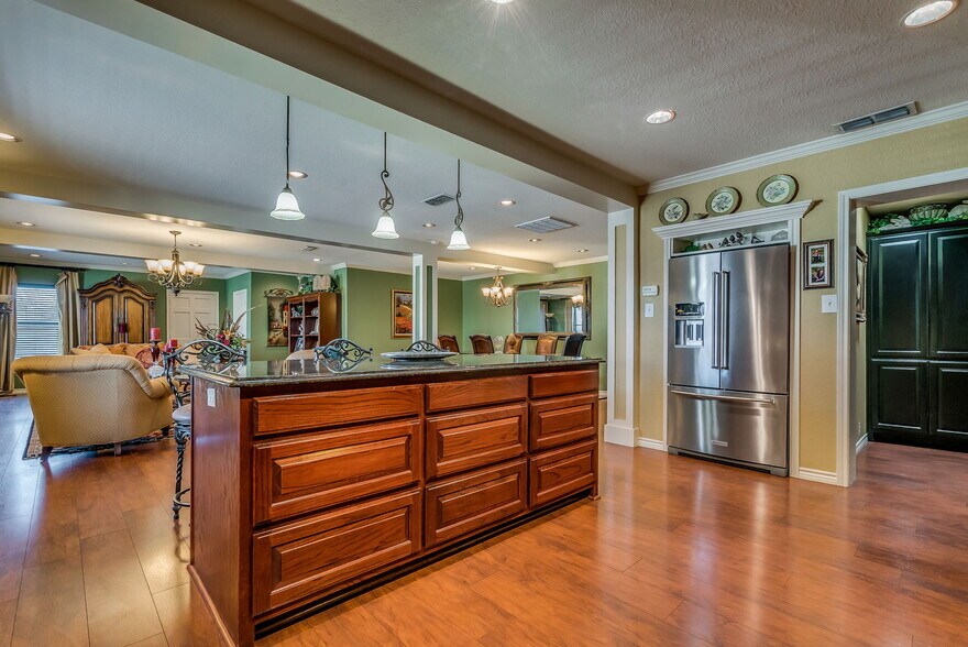 More Photos Of 200 E Blackjack St, Dublin Storefront Retail Residential For Sale