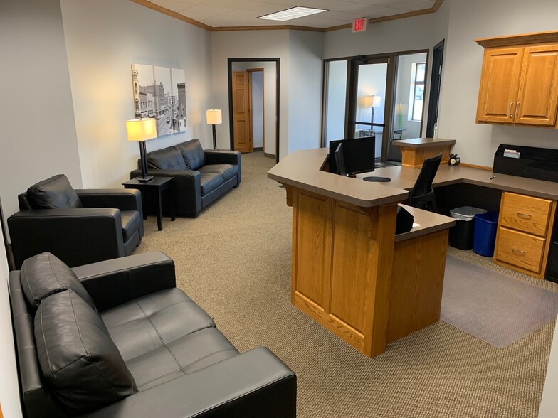 More Photos Of 1635 N Riverfront Dr, Mankato Office For Lease