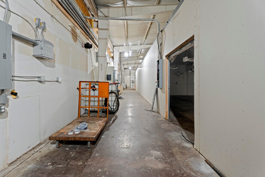 More Photos Of 57530 E Highway 59, Fairland Manufacturing For Sale