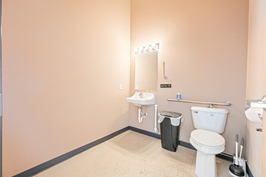 More Photos Of 1508-1574 N Mitchell St, Cadillac General Retail For Sale