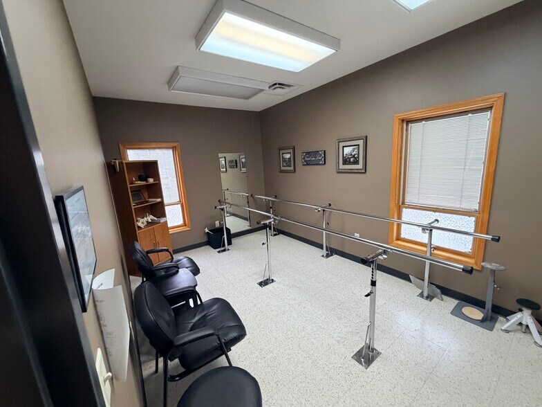More Photos Of 408 E Washington St, Butler Medical For Lease
