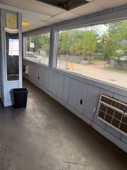 More Photos Of 216 Druid St, Jacksonville Warehouse For Sale