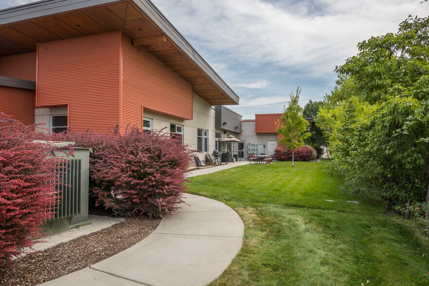 More Photos Of 201 N Maple Grove Rd, Boise Office For Lease