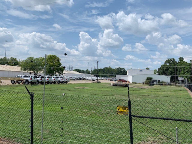 More Photos Of 6011-6019 Gold St, Houston Warehouse For Sale