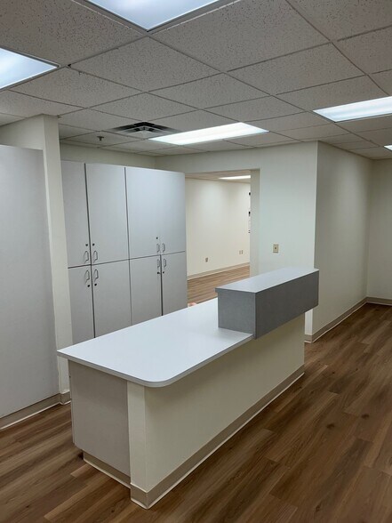 More Photos Of 2011 E Houston St, San Antonio Medical For Lease