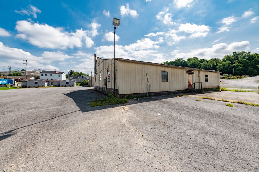 More Photos Of 69 Middletown Rd, Fairmont Manufacturing For Sale