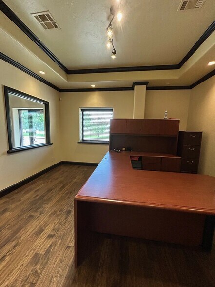 More Photos Of 10549 NW 10th St, Oklahoma City Industrial For Lease