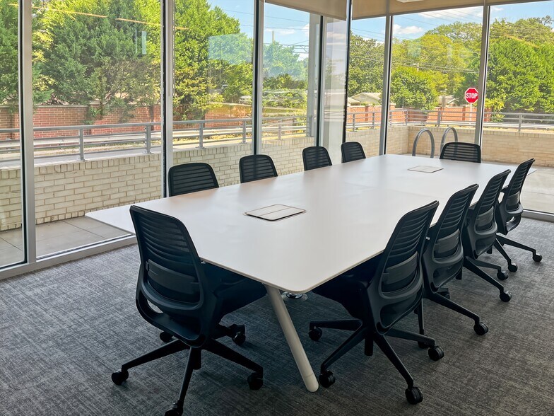 More Photos Of 4037 E Independence Blvd, Charlotte Coworking Space