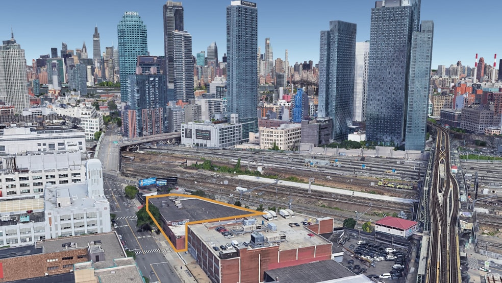 More Photos Of 30-35 Thomson Ave, Long Island City Manufacturing For Lease